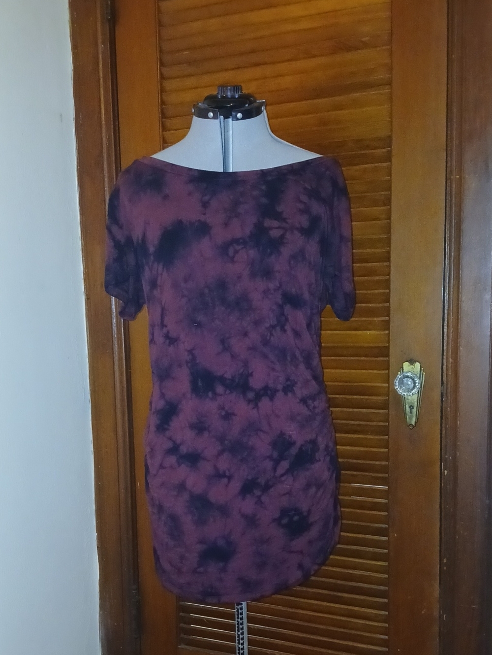 torrid Plum and Black Tie-Dye Short Sleeve Boatneck Top